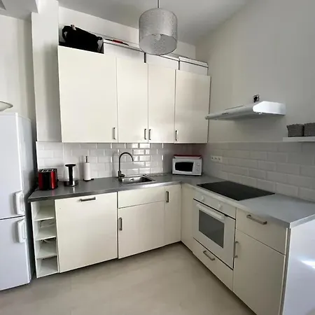 Apartment Moderne, Terrasse Et Climatise, Proche Plage, Spacieux