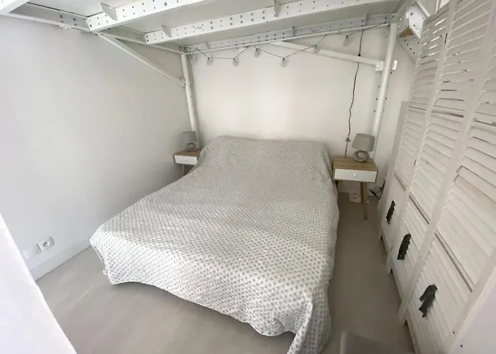 Daire Moderne, Terrasse Et Climatise, Proche Plage, Spacieux