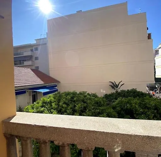Moderne, Terrasse Et Climatise, Proche Plage, Spacieux Daire Antibes