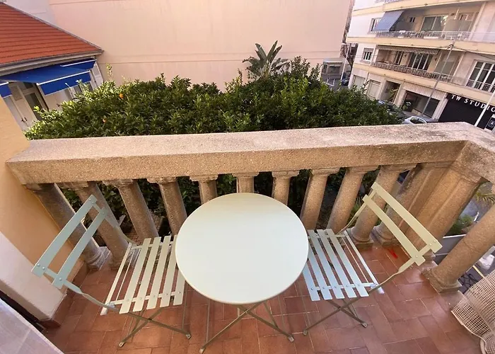 Daire Moderne, Terrasse Et Climatise, Proche Plage, Spacieux